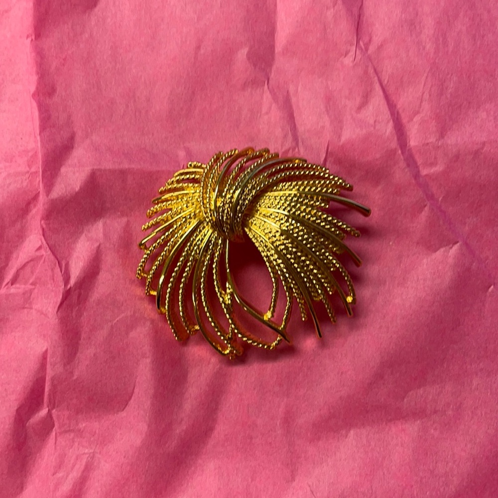Monet brooch